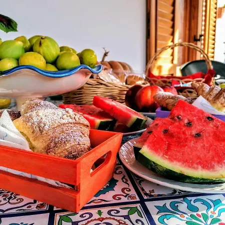 Lauricella Oda ve Kahvaltı Lipari (Isola Lipari)